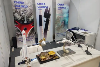 Tampak maket dari roket ringan buatan China CERES-1 yang dipamerkan ke Indonesia. Foto: BRIN