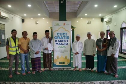 Melalui pembersihan profesional yang higienis, Pegadaian membantu memastikan bahwa masjid-masjid ini tidak hanya bersih secara fisik, tetapi juga nyaman secara spiritual.