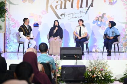 Pertamina menghadirkan tiga perempuan tangguh sebagai narasumber, yakni Natasha Rizky yang merupakan public figure, Patricia Yora yang berprofesi sebagai pilot Pelita Air, dan Wahyuningsih yang bekerja sebagai housekeeper di Grha Pertamina. Foto: Dok Pertamina