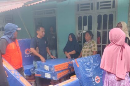 Kondisi pascabanjir di Wilayah Kota Ternate, pada Senin (31/3/2025). Petugas BPBD setempat mengirimkan bantuan ke lokasi terdampak. Foto: BPBD Kota Ternate
