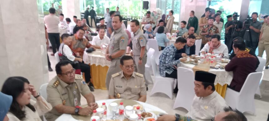 Gubernur DKI Jakarta, Pramono Anung dan Wagub Rano Karno saat acara halalbihalal.(Foto Sofian/ipol.id)