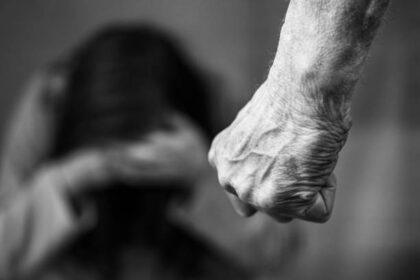 Ilustrasi, Kedua balita di Penjaringan yang disekap dan dianiaya tersebut mengalami luka lebam cukup serius di tubuh. Foto: Istock @Paul Gorvett