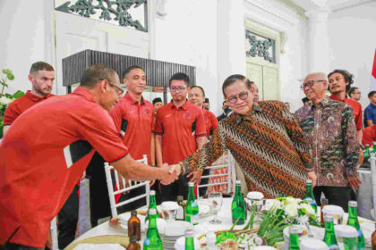 Gubernur DKI Jakarta, Pramono Anung saat menerima kedatangan Tim Persija Jakarta.( Foto: Humas Pemprov DKI Jakarta)