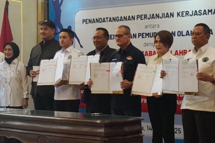 KET. FOTO: Penandatanganan Perjanjian Kerjasama (PKS) antara Kemenpora dengan Induk Organisasi Cabang Olahraga (IOCO) pada Senin, 14 April 2025. (ipol)