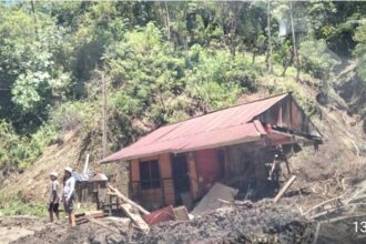 Kondisi lokasi terdampak tanah longsor di Desa Buakayu, Kecamatan Bonggakaradeng, Kabupaten Tana Toraja, Provinsi Sulawesi Selatan, Jumat (18/4/2025). Foto: BPBD Kabupaten Tana Toraja