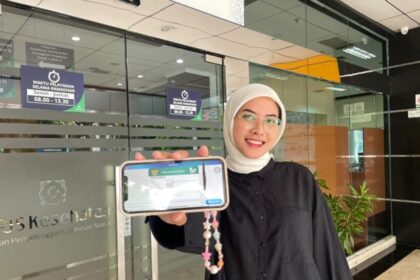 Hana Zakiyah (21) yang mengungkap sudah berkali-kali menggunakan Program Jaminan Kesehatan Nasional (JKN), baik untuk pembuatan kaca mata maupun pelayanan kesehatan seperti rawat inap dan operasi sejak masa remaja