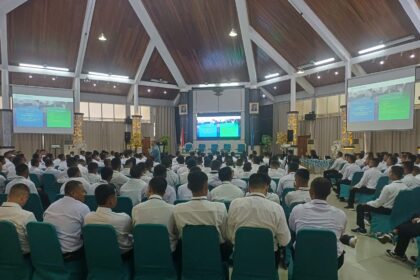 Kantor Cabang BPJS Ketenagakerjaan Jakarta Ceger menggelar kegiatan sosialisasi manfaat program Jaminan Sosial Ketenagakerjaan (Jamsostek) kepada 350 calon Pekerja Migran Indonesia (PMI) yang akan diberangkatkan ke Korea Selatan. Kegiatan tersebut berlangsung di Bogor, Jawa Barat, sebagai bagian dari tahapan orientasi pra-pemberangkatan resmi dari pemerintah.