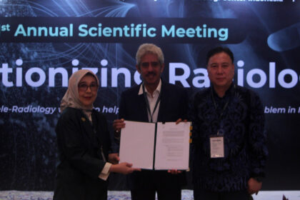 Menjelajahi Perbatasan Teleradiologi dengan AI untuk Menjawab Tantangan Masalah TB di Indonesia” serta meresmikan pusat teleradiologi pertama di Indonesia.