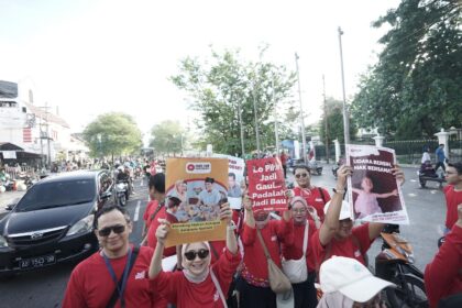 Ratusan anak muda, mahasiswa, hingga komunitas turun ke jalan melakukan pawai serukan kawasan tanpa asap rokok di Kawasan Malioboro, Yogyakarta, pada Minggu (27/4/2025). Foto: Ist