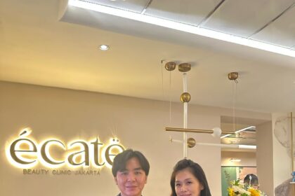 Ecaté Clinic, klinik kecantikan premium yang berlokasi di Jakarta Selatan, dengan bangga memperkenalkan treatment terbarunya, yaitu Foaming Enzyme Facial atau yang dikenal dengan nama “Champagne Facial.”