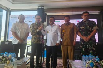 TEKS FOTO: Gubernur Banten Andra Soni, Bupati Tangerang Moch Maesyal Rasyid, Founder Agung Intiland, Francis Cahyadi saat serap aspirasi pelaku usaha Laksana Business Park, Agung Intiland Pakuhaji Kabupaten Tangerang.