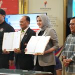 Menpora Dito menghadiri penandatanganan perjanjian kerja sama (PKS) antara Kemenpora dengan Induk Organisasi Cabang Olahraga (IOCO) dan National Paralympic Committee of Indonesia (NPCI), di Jakarta, Rabu (30/1)