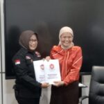 Anggota DPRD DKI Fraksi Demokrat, Desie Christiyana Sari (kanan).(Foto Sofian/ipol.id)
