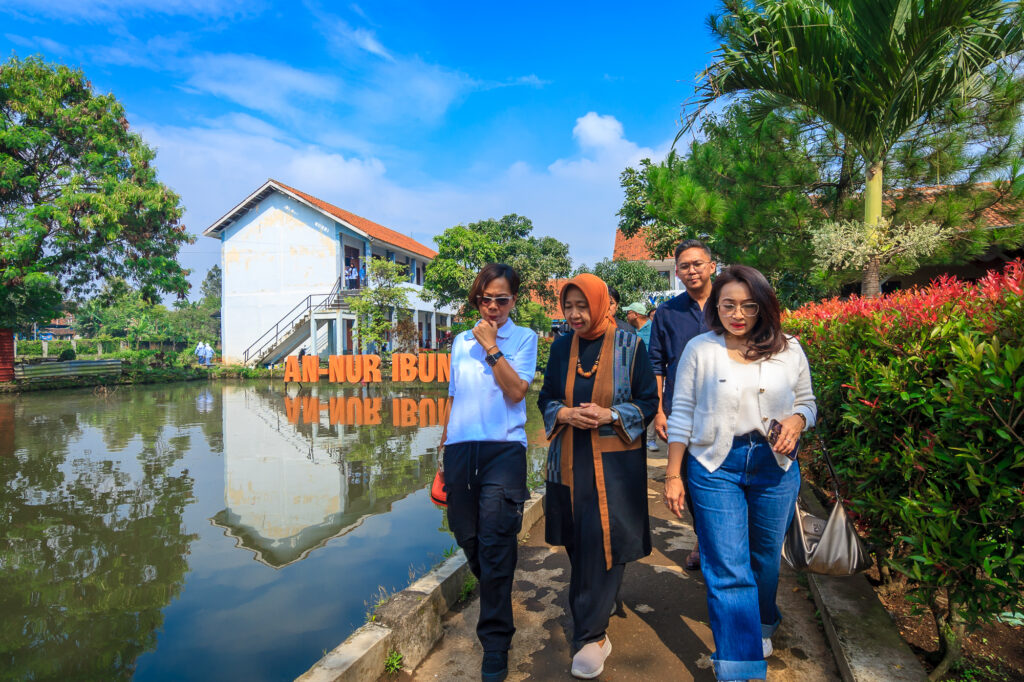 dari kiri ke kanan: General Manager Fox Lite Hotel Majalaya Bandung; Lily Siwu, Penggagas It’s Blazer Ibun; Yanti Lidiati, dan Director of Partnership, Loyalty, & Activations Ascott Indonesia; Tri Yuniarti. (Foto: Alidrian Fahwi/ipol.id)
