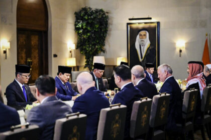 Presiden Prabowo Subianto, melakukan pertemuan bilateral dengan Raja Yordania, Raja Abdullah II bin Al-Hussein, di Istana Al Husseiniya, Amman, Kerajaan Yordania Hasyimiyah, Senin (14/4/2025). Foto: BPMI Setpres