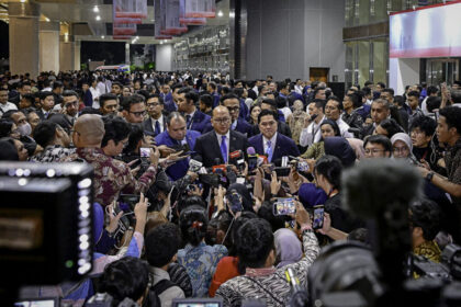 Kepala Badan Pengelola Investasi (BPI) Danantara sekaligus Menteri Investasi dan Hilirisasi/Kepala BKPM, Rosan Roeslani, menyampaikan keterangan persnya usai acara Town Hall Danantara Indonesia 2025 di Jakarta Convention Center, Jakarta, pada Senin, 28 April 2025. Foto: BPMI Setpres