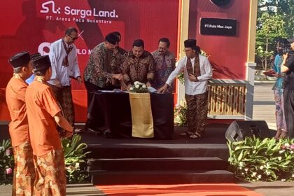 Penandatanganan Perjanjian Kerjasama (PKS) Pemanfaatan, Pembangunan dan Pengelolaan Fasilitas Olahraga Berkuda Pacu di JIEPP oleh CEO & Co-Founder Sarga Land, Aseanto Oudang bersama Direktur Utama PT Pulo Mas Jaya (PMJ), Robby Ferliansyah, dan disaksikan Ketua Umum PP PORDASI, Aryo Djojohadikusumo di Jakarta, Rabu (23/4/2025) sore. Foto: Joesvicar Iqbal/ipol.id