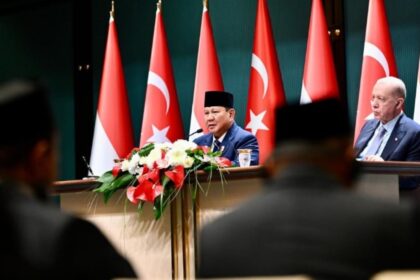 Presiden Republik Indonesia, Prabowo Subianto menyampaikan keterangan pers bersama Presiden Republik Turki, Recep Tayyip Erdoğan di Istana Kepresidenan Turkiye Ankara, pada Kamis (10/4/2025). Foto: BPMI Setpres