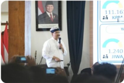 Menteri Sosial RI Saifullah Yusuf (Gus Ipul) ketika memimpin dialog pilar-pilar sosial dan koordinasi pembentukan sekolah rakyat di Pendopo Sabha Swagata Blambangan, Pemerintah Kabupaten Banyuwangi, Jawa Timur, Jumat (18/4/2025). Foto: Humas Kemensos