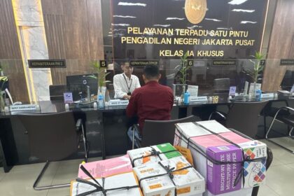 Pelimpahan berkas perkara terdakwa korporasi Duta Palma Group oleh Jaksa Penuntut Umum Kejaksaan Negeri Jakarta Pusat. Foto: Puspenkum Kejaksaan Agung