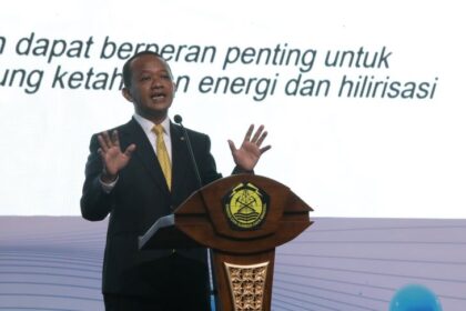 Menteri Energi dan Sumber Daya Mineral (ESDM) Bahlil Lahadalia menyatakan bahwa Indonesia tetap berkomitmen mencapai target emisi nol bersih (Net Zero Emissions) pada tahun 2060 dengan pendekatan yang penuh kehati-hatian. Salah satu langkah konkretnya adalah pemanfaatan hidrogen sebagai sumber energi bersih yang dijalankan secara komprehensif. Foto: Dok Kementerian ESDM