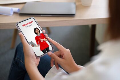Sharp Indonesia memperkenalkan dua karakter cerdas, SALLI dan SANDI, karakter berbasis kecerdasan buatan (AI). Pengguna dapat mengakses melalui kanal WhatsApp resmi Sharp di nomor 0811 8205 666, Jumat (11/4/2025). Foto: Ist