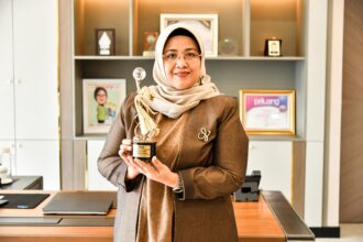 Direktur Pemasaran & Pengembangan Produk PT Pegadaian, Elvi Rofiqotul Hidayah menerima penghargaan Women’s Inspiration Awards 2025 pada kategori Women in Business Leadership, subkategori Creating Indonesia’s 1st Gold Bank.