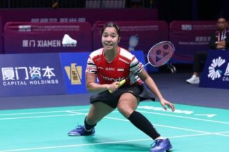 Debut Ester Nurumi Tri Wardoyo berakhir dengan kemenangan atas pemain Inggris, Freya Redfearn, di Piala Sudirman 2025.