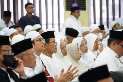 Jamaah haji Indonesia mengikuti bimbingan manasik haji nasional, Sabtu (19/4/2025). Foto: Kemenag