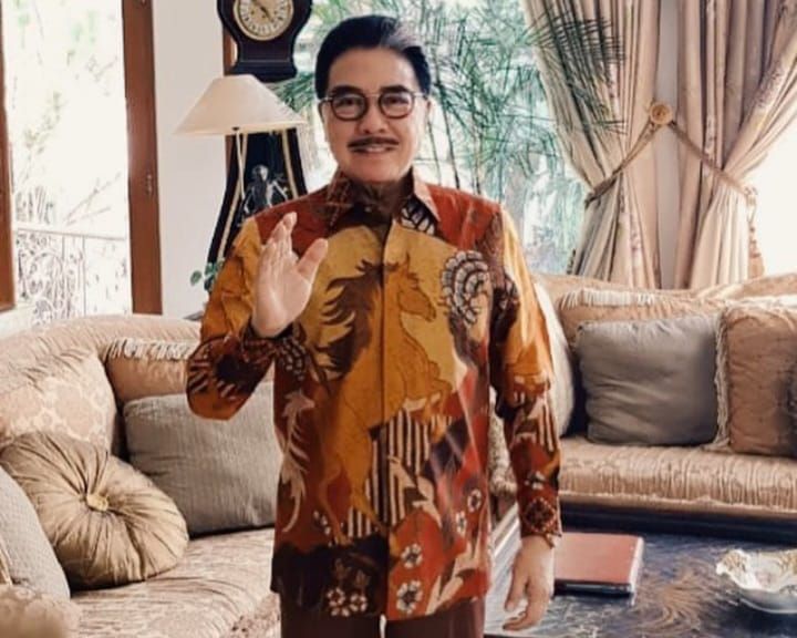 Pengacara senior, Hotma Sitompul, 75, semasa hidup. Foto: Instagram@hotmasitompoelofficial
