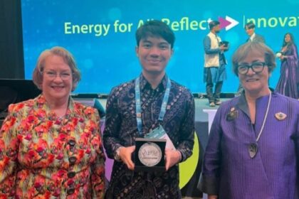 Muhammad Kahfi Arifansyah, mahasiswa Departemen Teknik Kimia angkatan 2021, Fakultas Teknik UI juara di Malaysia.