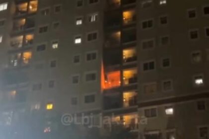Kebakaran landa apartemen di Kemayoran, Jakpus (Foto: screenshot IG)