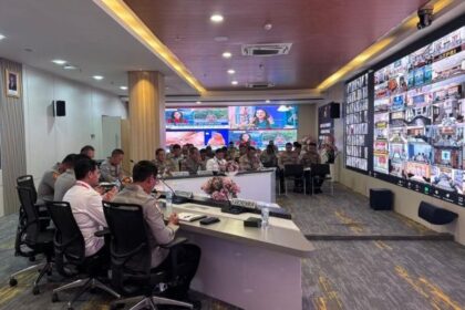 sisten Logistik Kapolri Irjen Suwondo Nainggolan dalam kegiatan analisis dan evaluasi (anev)