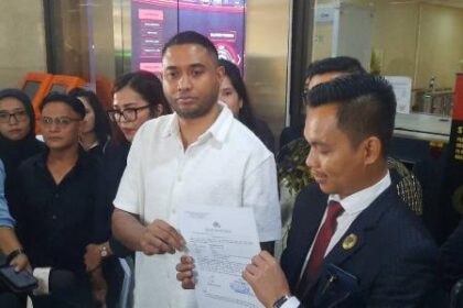 Rayen Pono siap mengadukan Ahmad Dhani ke MK. (Foto: Ravie Wardani)