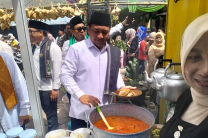 Ribuan warga meriahkan Lebaran Ketupat. (Istimewa)
