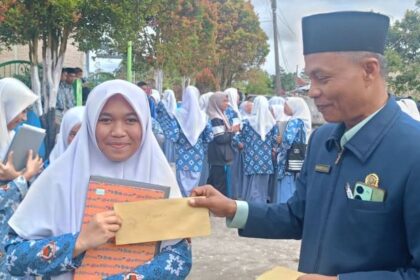 Siswa MAN Humbahas, Fajirah Hasana, diterima di UI.