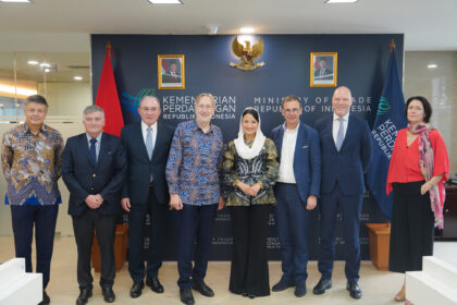 Wakil Menteri Perdagangan, Dyah Roro Esti menerima kunjungan Delegasi Komite Perdagangan Internasional (INTA) dari Parlemen Uni Eropa yang dipimpin oleh Bernd Lange di Kantor Kementerian Perdagangan, Jakarta. Foto: Dok Humas