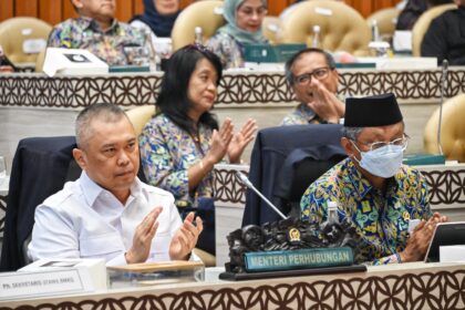 Menhub saat raker bersama Komisi V DPR RI. Foto: Dok Kemenhub