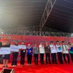 BPJS Ketenagakerjaan menyerahkan paket sembako untuk buruh di peringatan May Day 2025 di Jakarta Utara. Foto: Ist