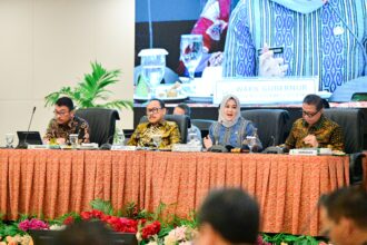 Wakil Gubernur Sulawesi Selatan, Fatmawati Rusdi, menghadiri sekaligus membuka RUPS Tahunan Tahun Buku 2024 dan RUPS Luar Biasa Tahun 2025 PT Bank Sulselbar di Jasmine Hall, Hotel Claro, Makassar, Rabu (14/5/2025). Foto: Ist