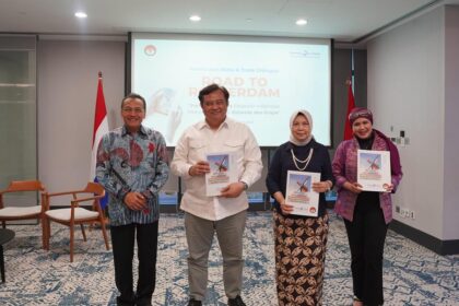 Peluncuran buku berjudul Road to Rotterdam secara hybrid, bertempat di kantor pusat LPEI di Jakarta dan Indonesia House Amsterdam di Amsterdam pada 14 Mei 2025. Foto: Dok LPEI