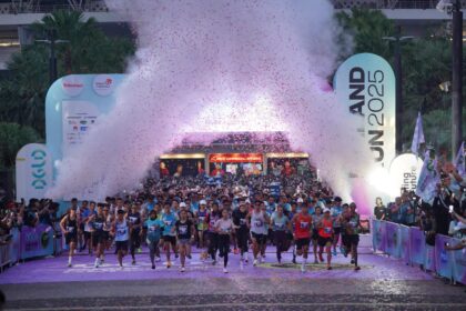 Para peserta Digiland Run 2025 mulai berlari setelah flag off Digiland Run 2025. Foto: Telkom Indonesia