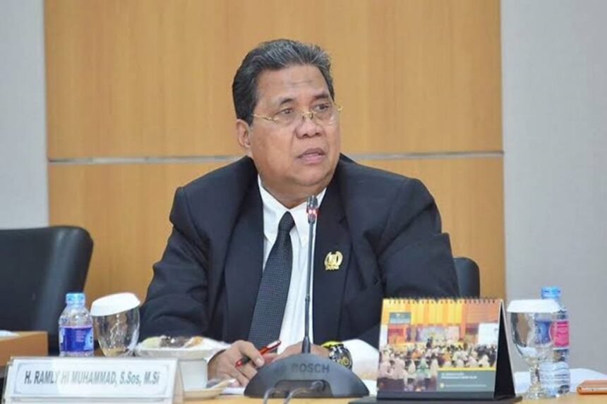 Anggota Fraksi Golkar, Ramly.(