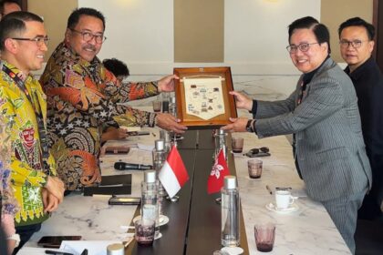 Wakil Gubernur DKI Jakarta, Rano Karno melakukan pertemuan bilateral dengan Delegasi Hong Kong dan perwakilan Busan International Film Festival Korsel, di sela-sela pelaksanaan Cannes Film Festival 2025. Foto: Ist