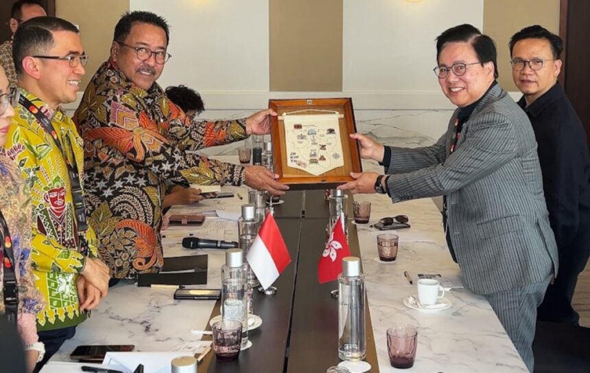 Wakil Gubernur DKI Jakarta, Rano Karno melakukan pertemuan bilateral dengan Delegasi Hong Kong dan perwakilan Busan International Film Festival Korsel, di sela-sela pelaksanaan Cannes Film Festival 2025. Foto: Ist