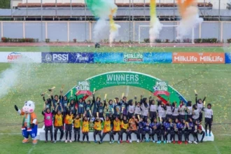 Foto 8: Tim KU 10 SD Al Azhar Syifa Budi Surakarta menjadi juara MilkLife Soccer Challe