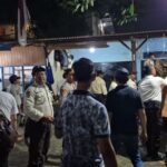 Aparat Polres Metro Jakarta Timur, Polsek Kramatjati, TNI, Satpol PP dan Perumda Pasar Jaya membongkar posko ormas BPPKB Banten di area Pasar Induk Kramat Jati, Rabu (14/5/2025). Foto: Ist