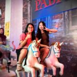 Para pengunjung Living World Grand Wisata Bekasi saat menikmati festival lintas budaya Asia bertajuk Orient Wonders, Sabtu (17/5/2025). Foto: Ist