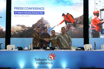 (kiri ke kanan) Direktur Human Capital Management Telkom Henry Christiadi, Wakil Direktur Utama Telkom Muhammad Awaluddin, Direktur Wholesale & International Service Telkom Honesti Basyir, dan Direktur Network Telkom Nanang Hendarno pada acara Rapat Umum Pemegang Saham Tahunan (RUPST) Tahun Buku 2024, di Jakarta, pada Selasa (27/5/2025). Foto: Telkom Indonesia