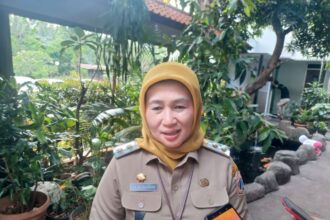Plt Wali Kota Jakarta Timur, Iin Mutmainnah mengimbau warga masyarakat khususnya di Jakarta Timur untuk memiliki Alat Pemadam Api Ringan (APAR) di rumah dan lingkungan tempat tinggal masing-masing, Selasa (6/5/2025). Foto: Joesvicar Iqbal/ipol.id